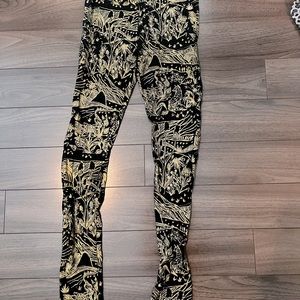Black and gold leggings